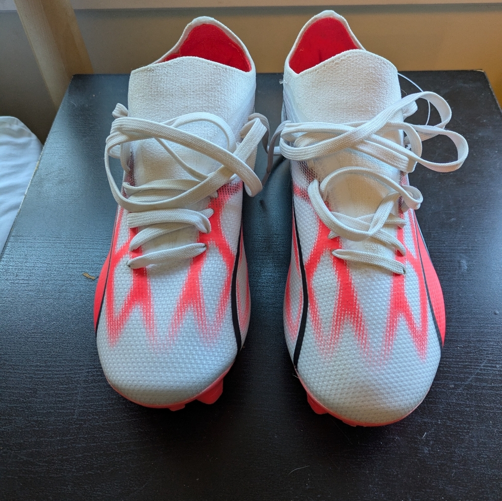 Puma girls cleats size 3 / women's size 5.5